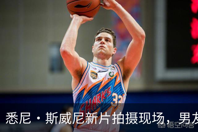 悉尼·斯威尼新片拍摄现场，男友也热闹助阵！